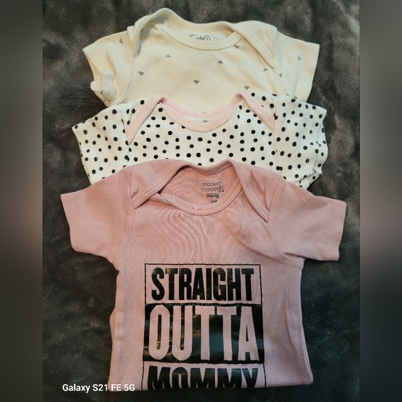 MODERN MOMENTS by GERBER Other - 🩷 3/$15 Girls (6-9M) 3-piece Mixed Short Sleeve Onesie Set, Like New